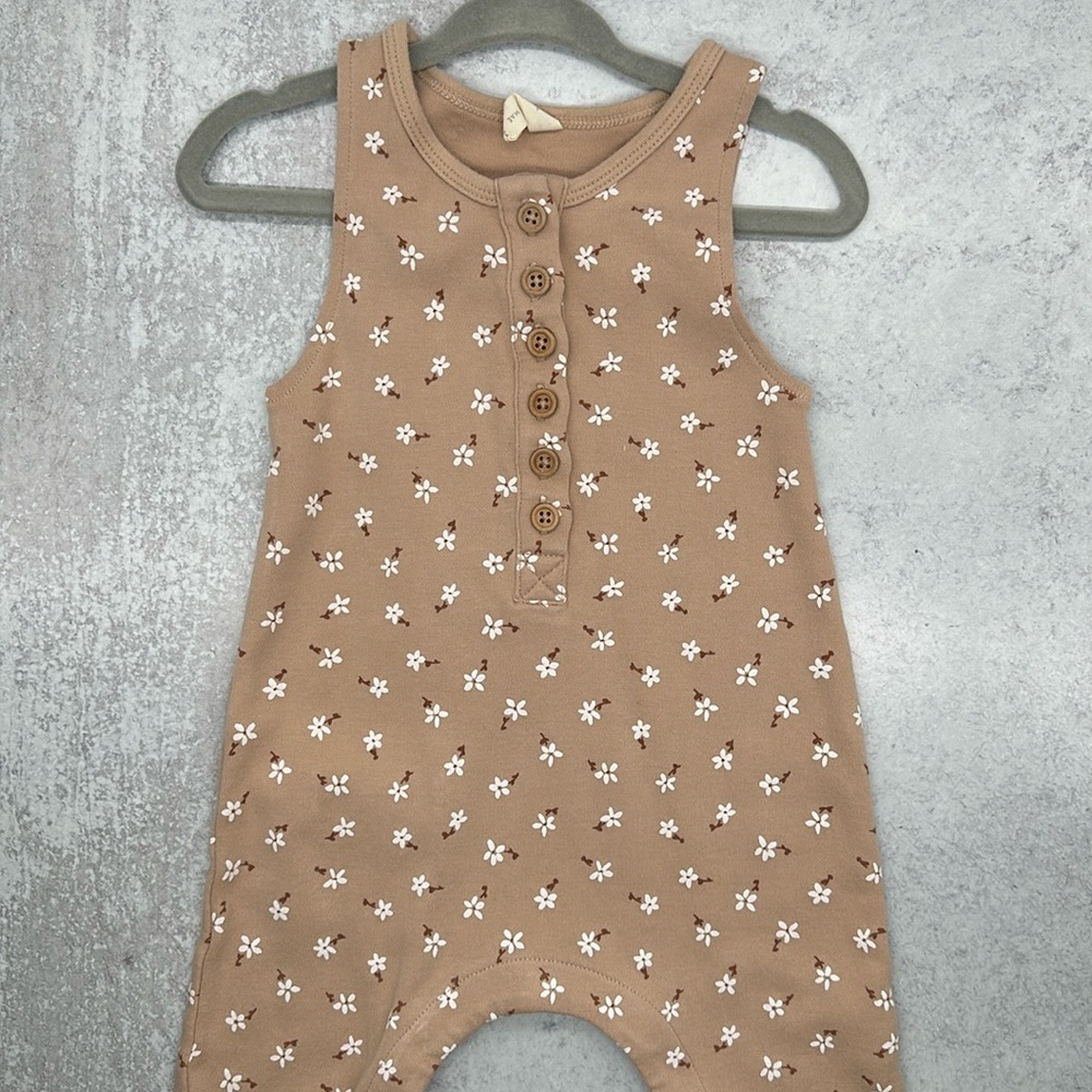Q by Quincy Mae Baby Size 6-12 months Floral Sunshine Romper Beige Tank Jumpsuit
